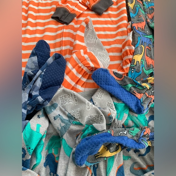 Boys 4T Footed Feetie one piece pajamas - Carters and Children’s place - Picture 7 of 7